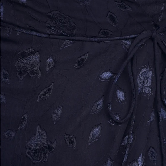 NWT Lulu's Navy Floral Wrap Dress - Picture 5 of 5